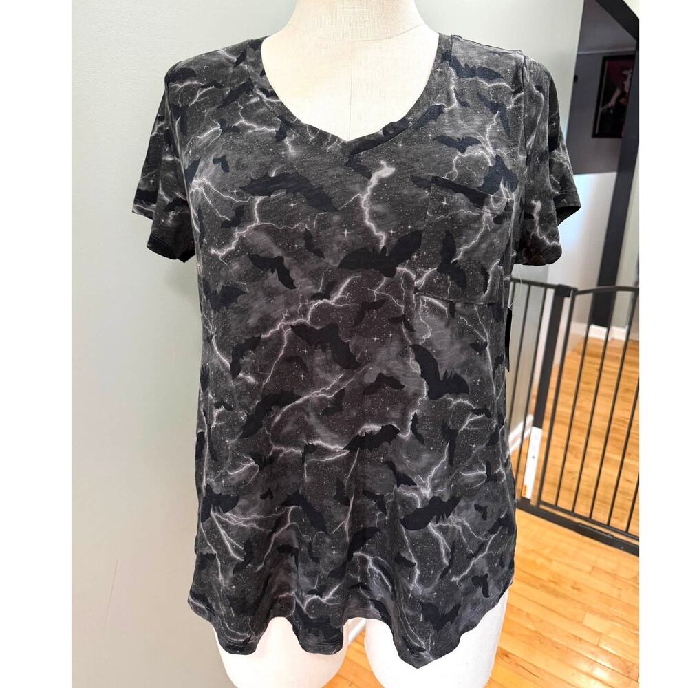 Torrid 1 (1X 14/16) Bat Night Sky Tattoo Punk Gothic Slub V Neck Tee T shirt New